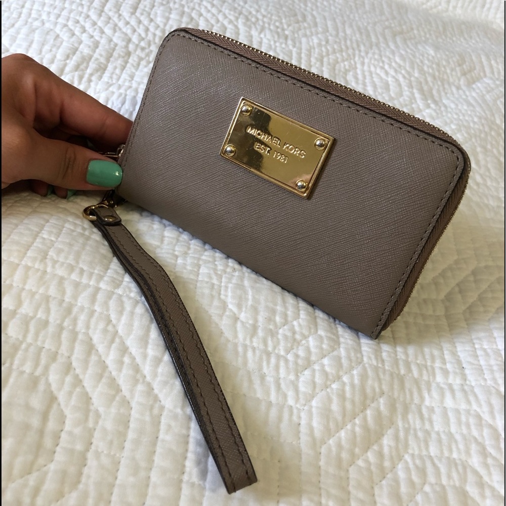 Authentic Michael Kors wristlet